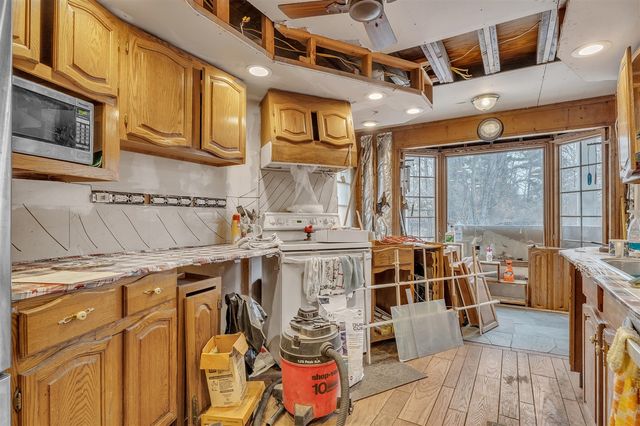 22030 Rougewood Drive, Southfield, MI 48033