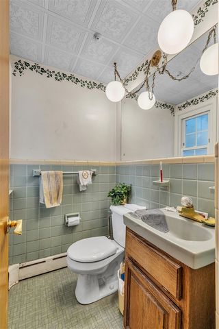 22030 Rougewood Drive, Southfield, MI 48033