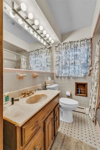 22030 Rougewood Drive, Southfield, MI 48033