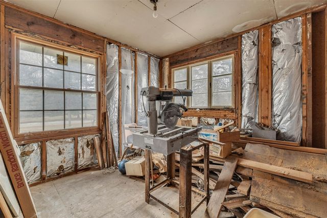 22030 Rougewood Drive, Southfield, MI 48033