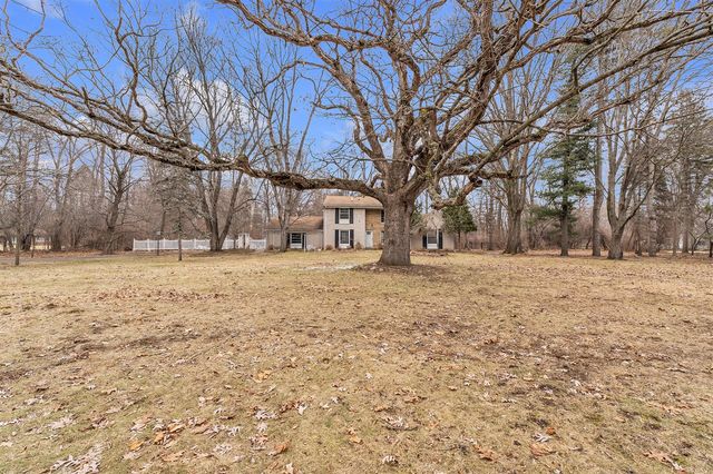 22030 Rougewood Drive, Southfield, MI 48033