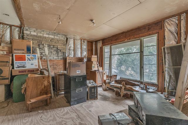 22030 Rougewood Drive, Southfield, MI 48033