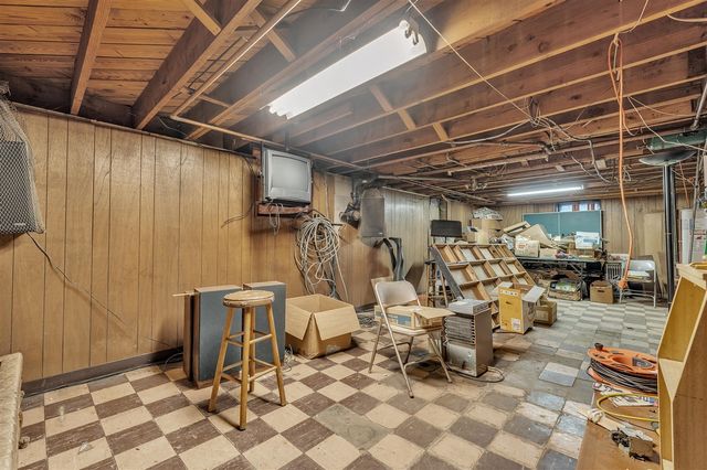 22030 Rougewood Drive, Southfield, MI 48033