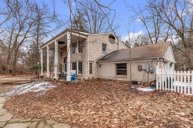 22030 Rougewood Drive, Southfield, MI 48033