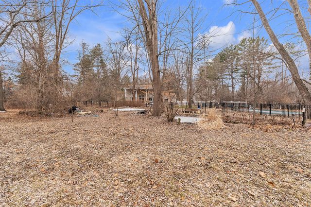 22030 Rougewood Drive, Southfield, MI 48033