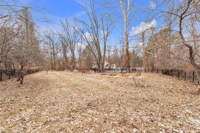 22030 Rougewood Drive, Southfield, MI 48033