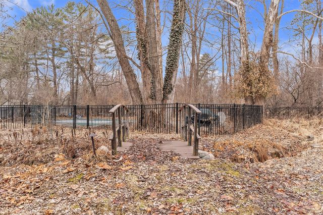 22030 Rougewood Drive, Southfield, MI 48033