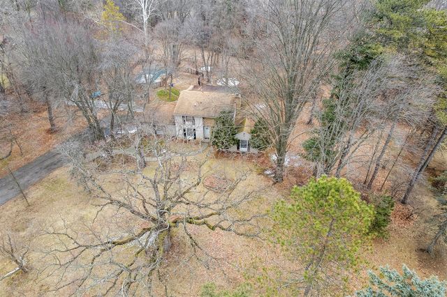 22030 Rougewood Drive, Southfield, MI 48033