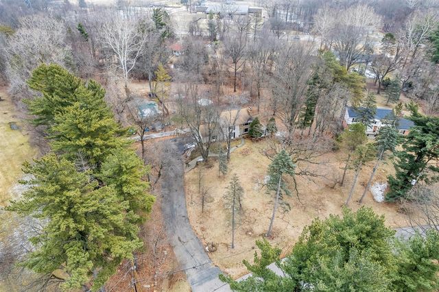 22030 Rougewood Drive, Southfield, MI 48033