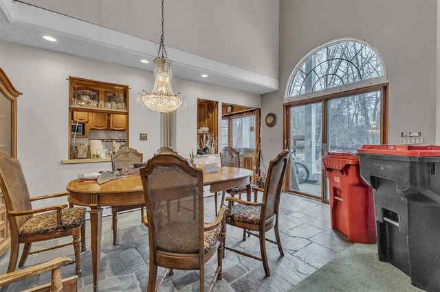 22030 Rougewood Drive, Southfield, MI 48033