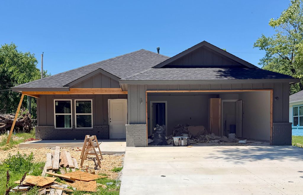 1032 S Cherokee Street, Grove, OK 74344