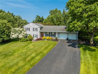 6 Wellington Circle, Perinton, NY 14450