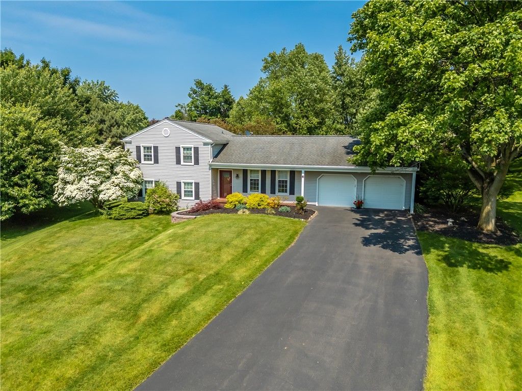 6 Wellington Circle, Perinton, NY 14450