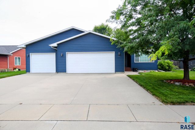 712 S 7th Ave Avenue, Brandon, SD 57005
