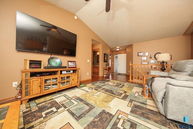 712 S 7th Ave Avenue, Brandon, SD 57005