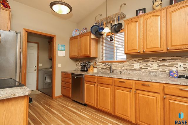 712 S 7th Ave Avenue, Brandon, SD 57005