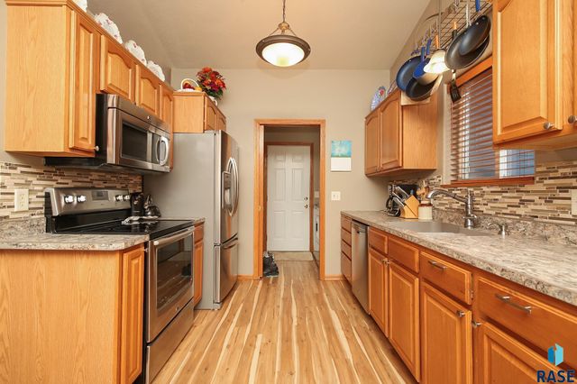 712 S 7th Ave Avenue, Brandon, SD 57005