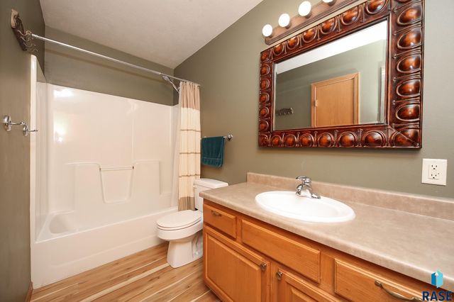 712 S 7th Ave Avenue, Brandon, SD 57005