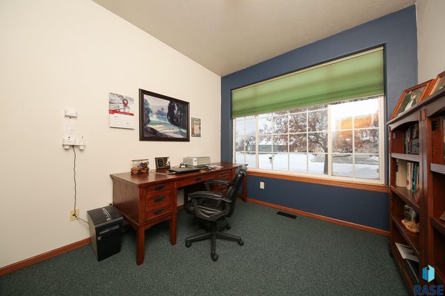 712 S 7th Ave Avenue, Brandon, SD 57005