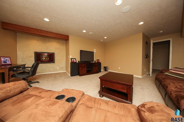 712 S 7th Ave Avenue, Brandon, SD 57005