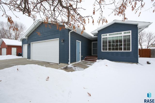 712 S 7th Ave Avenue, Brandon, SD 57005