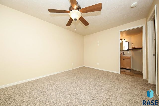 712 S 7th Ave Avenue, Brandon, SD 57005