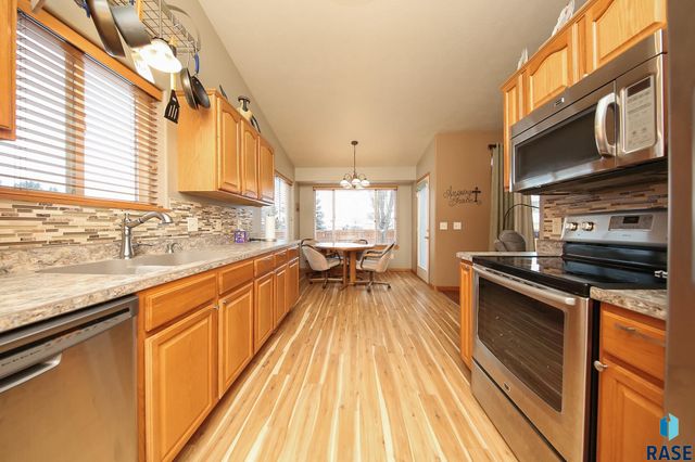 712 S 7th Ave Avenue, Brandon, SD 57005