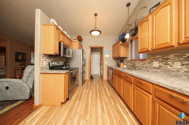 712 S 7th Ave Avenue, Brandon, SD 57005