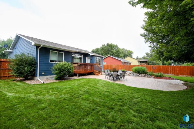 712 S 7th Ave Avenue, Brandon, SD 57005