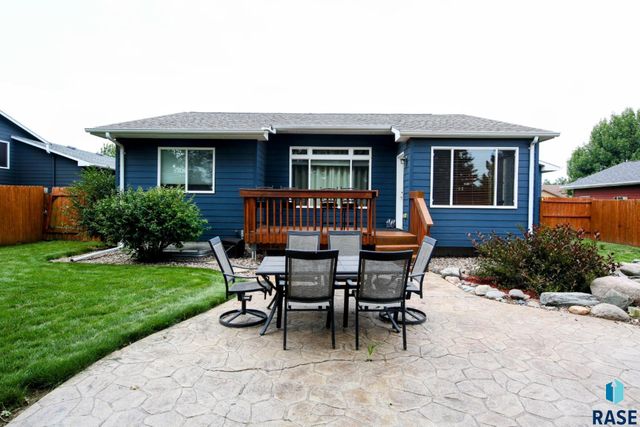 712 S 7th Ave Avenue, Brandon, SD 57005