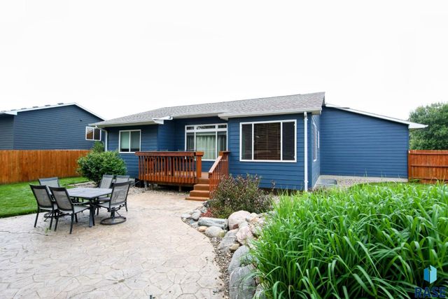 712 S 7th Ave Avenue, Brandon, SD 57005