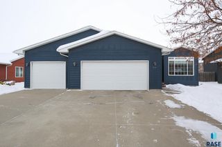 712 S 7th Ave Avenue, Brandon, SD 57005