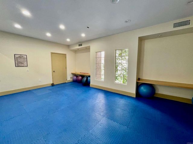 8889 Caminito Plaza Centro 7425, San Diego, CA 92122