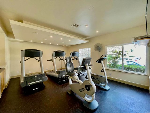 8889 Caminito Plaza Centro 7425, San Diego, CA 92122