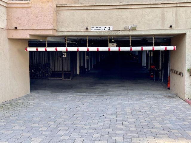 8889 Caminito Plaza Centro 7425, San Diego, CA 92122