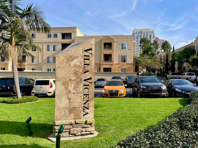 8889 Caminito Plaza Centro 7425, San Diego, CA 92122