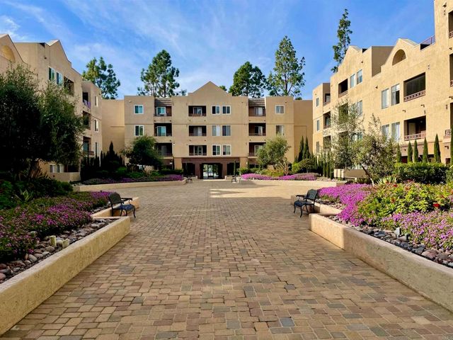 8889 Caminito Plaza Centro 7425, San Diego, CA 92122