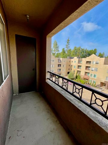 8889 Caminito Plaza Centro 7425, San Diego, CA 92122