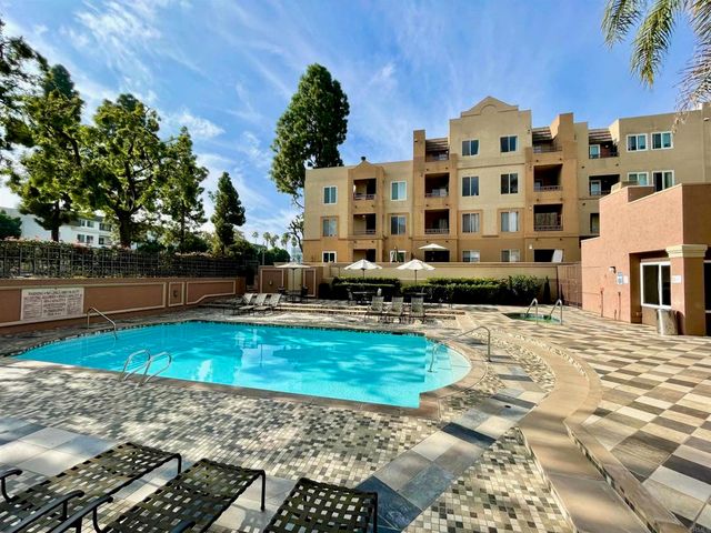 8889 Caminito Plaza Centro 7425, San Diego, CA 92122