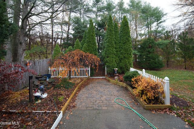 2013 Rosedale Way, Guilderland, NY 12303