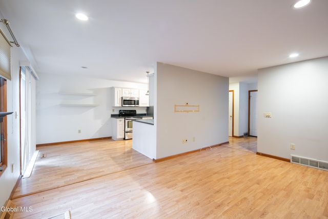 2013 Rosedale Way, Guilderland, NY 12303