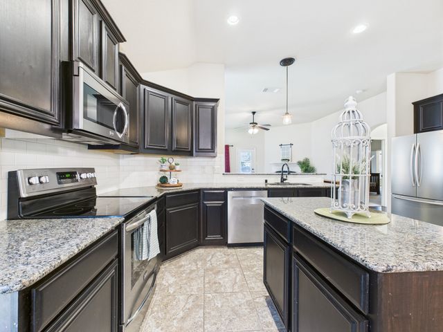 2218 Abela Drive, Waxahachie, TX 75165