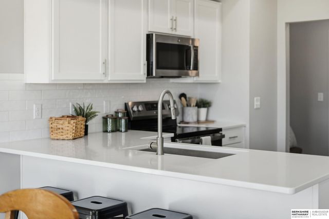 1039 Titan Drive, Hickman, NE 68372