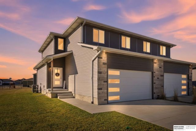 1039 Titan Drive, Hickman, NE 68372