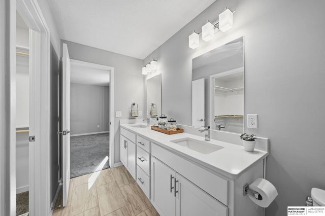 1039 Titan Drive, Hickman, NE 68372