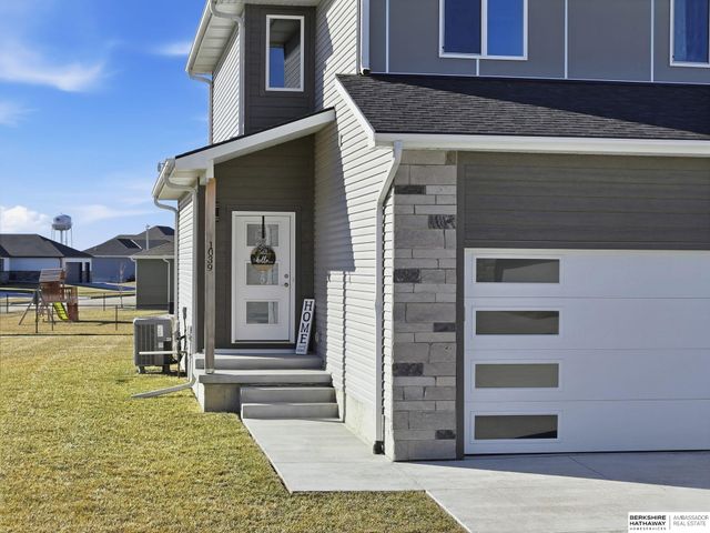 1039 Titan Drive, Hickman, NE 68372