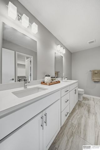 1039 Titan Drive, Hickman, NE 68372