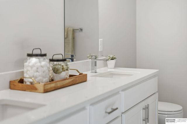 1039 Titan Drive, Hickman, NE 68372