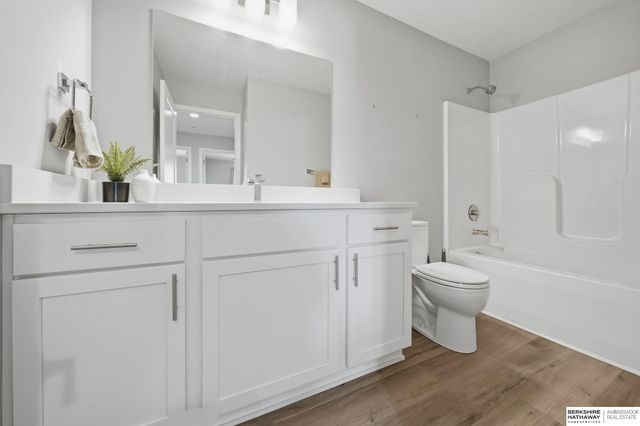 1039 Titan Drive, Hickman, NE 68372