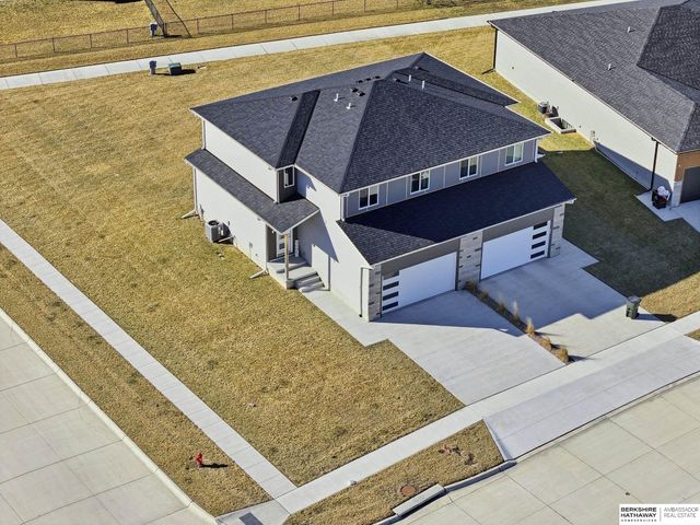 1039 Titan Drive, Hickman, NE 68372